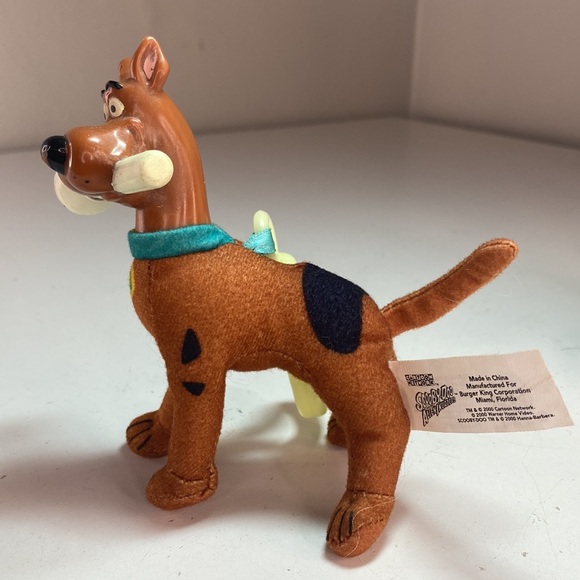 Vintage Burger King 2000 Scooby Doo Holding a Flashlight Key Chain - Picture 6 of 9